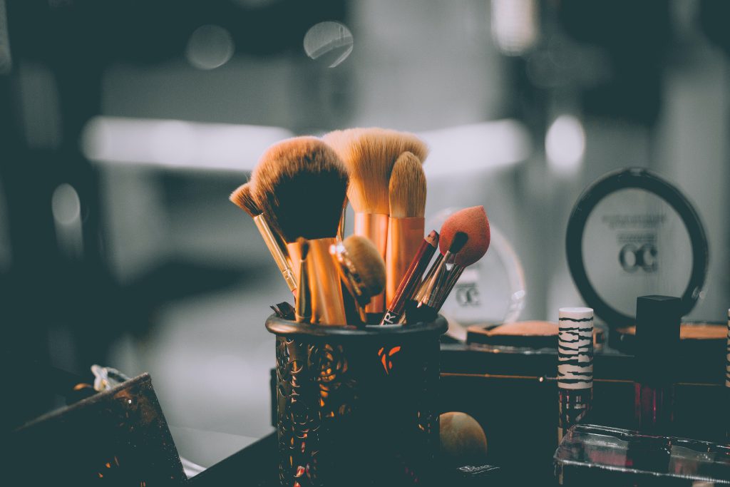 Jak długo natłuszczać brwi po makijażu permanentnym: najlepsze praktyki i wskazówki